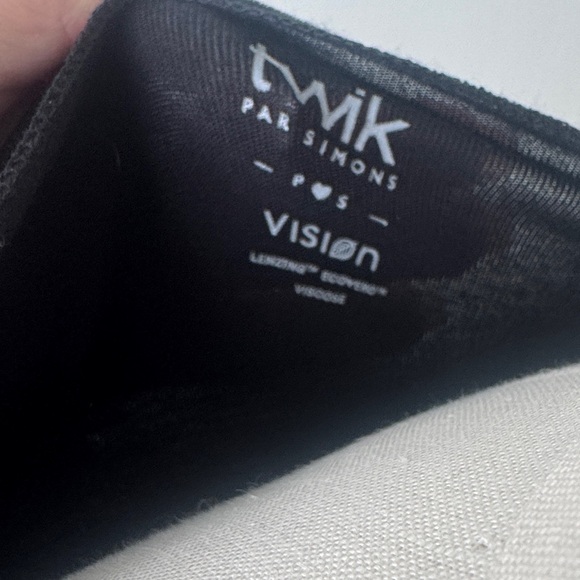 Twik Black V-Neck Crop Top - Picture 5 of 5